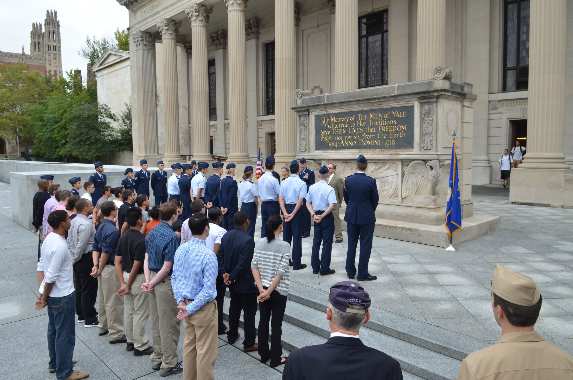 Col. Scott Manning, Yale University AFROTC Detachment 009 commander, gives the oath of enlistment to new ROTC cadets at Yale Sept. 6. The new Yale detachment officially opens Sept. 21 with 38 cadets from the Yale student body and several other local schools. (Photo by Michael Marsland)
