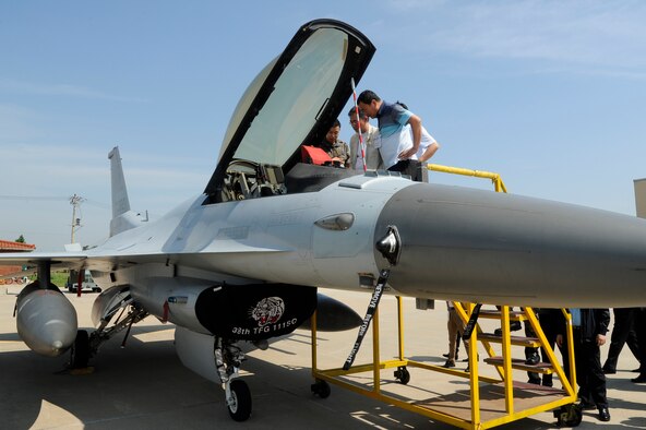 Members of the South Korean media view the inside of an F-16 Fighting Falcon at Kunsan Air Base, Republic of Korea, Sept. 7, 2012. The tour allowed the media to understand the crucial roles the U.S. Air Force and ROKAF play in taking the fight north. (U.S. Air Force photo/Senior Airman Marcus Morris)