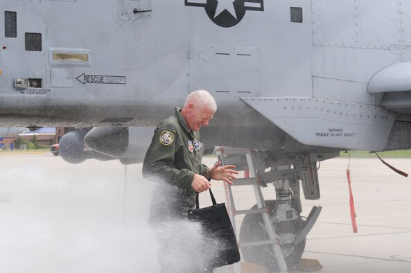 Before accepting his new position as commander of the 124th Mission Support Group at Gowen Field, Col. Alan Clarke celebrates his Finis Flight at Boise, Idaho, Sept. 6.