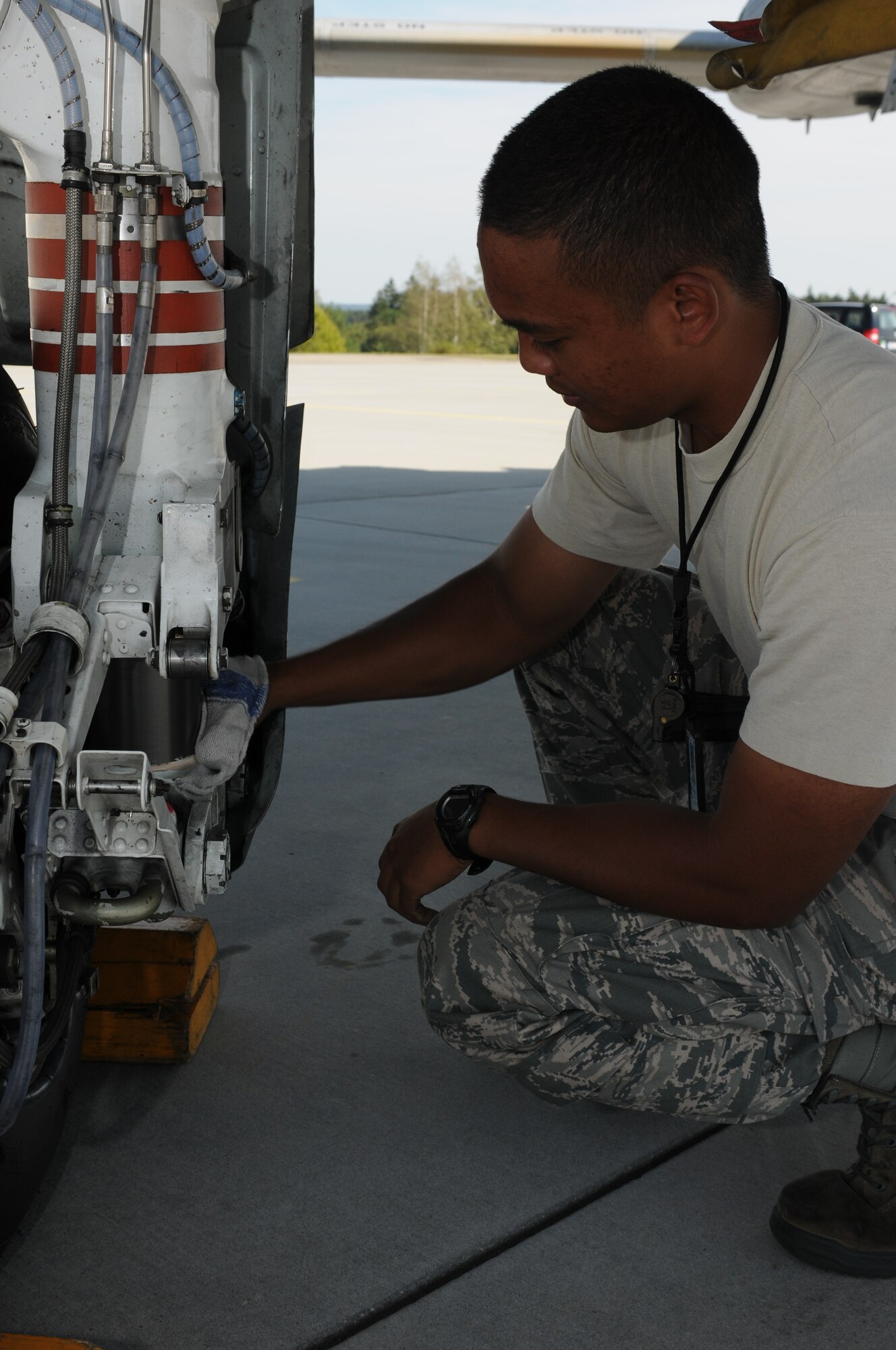NAMEST AIR BASE, Czech Republic -- Senior Airman Michael Tan, 81st Fighter Squadron crew chief, cleans the landing struts of an A-10 Thunderbolt II before it takes off for a close air support exercise mission Sept. 10, during Ramstein Rover 2012 here. During this mission the A-10s provided support to German and Italian forward air controllers. RARO12 is a NATO partnership building exercise involving more than 16 nations. A-10 Thunderbolt IIs from the 81st FS are participating in the exercise to provide close air support to partnering nations and practice forward air control missions with their NATO allies in international security assistance force realistic scenarios. Participating in exercises like RARO12 ensures effective employment of airpower in support of alliance or coalition forces while mitigating risks to civilians in contingency operations. (U.S. Air Force photo by Senior Airman Natasha Stannard/Released)