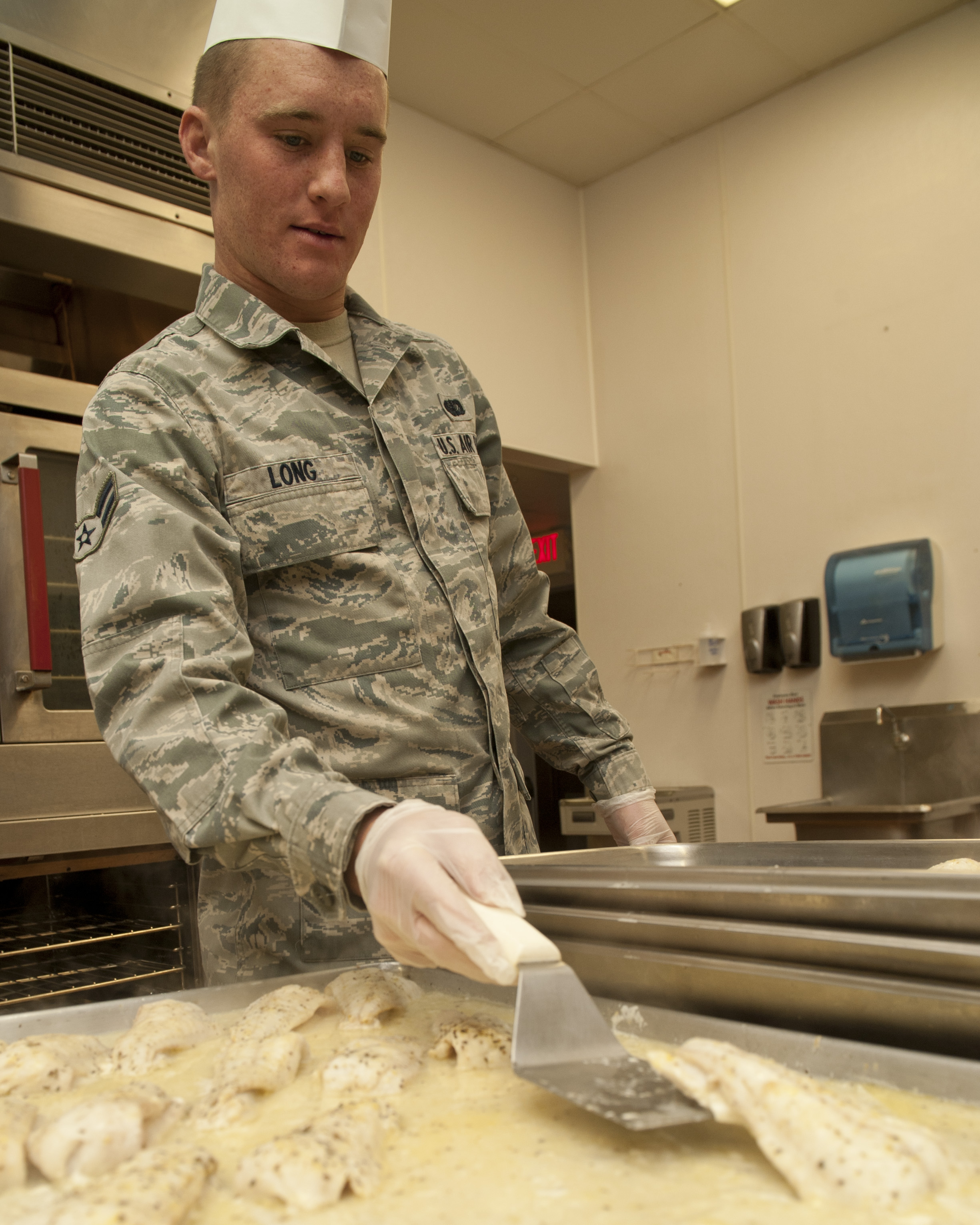 DFAC Airmen work to feed Team Holloman
