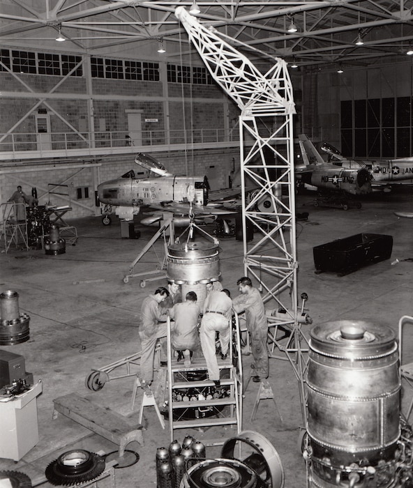 F-86H engine repairs at the 1o4th Fighter Interceptor Squadron, Maryland Air National Guard, November 1958.