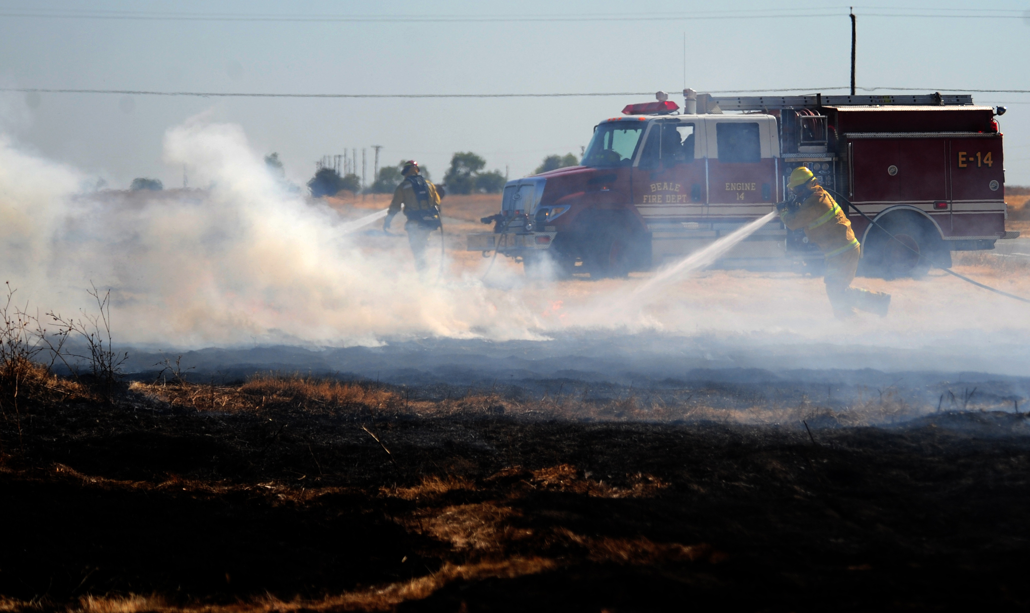 Photos Beale firefighters extinguish brush fire > Air Combat Command