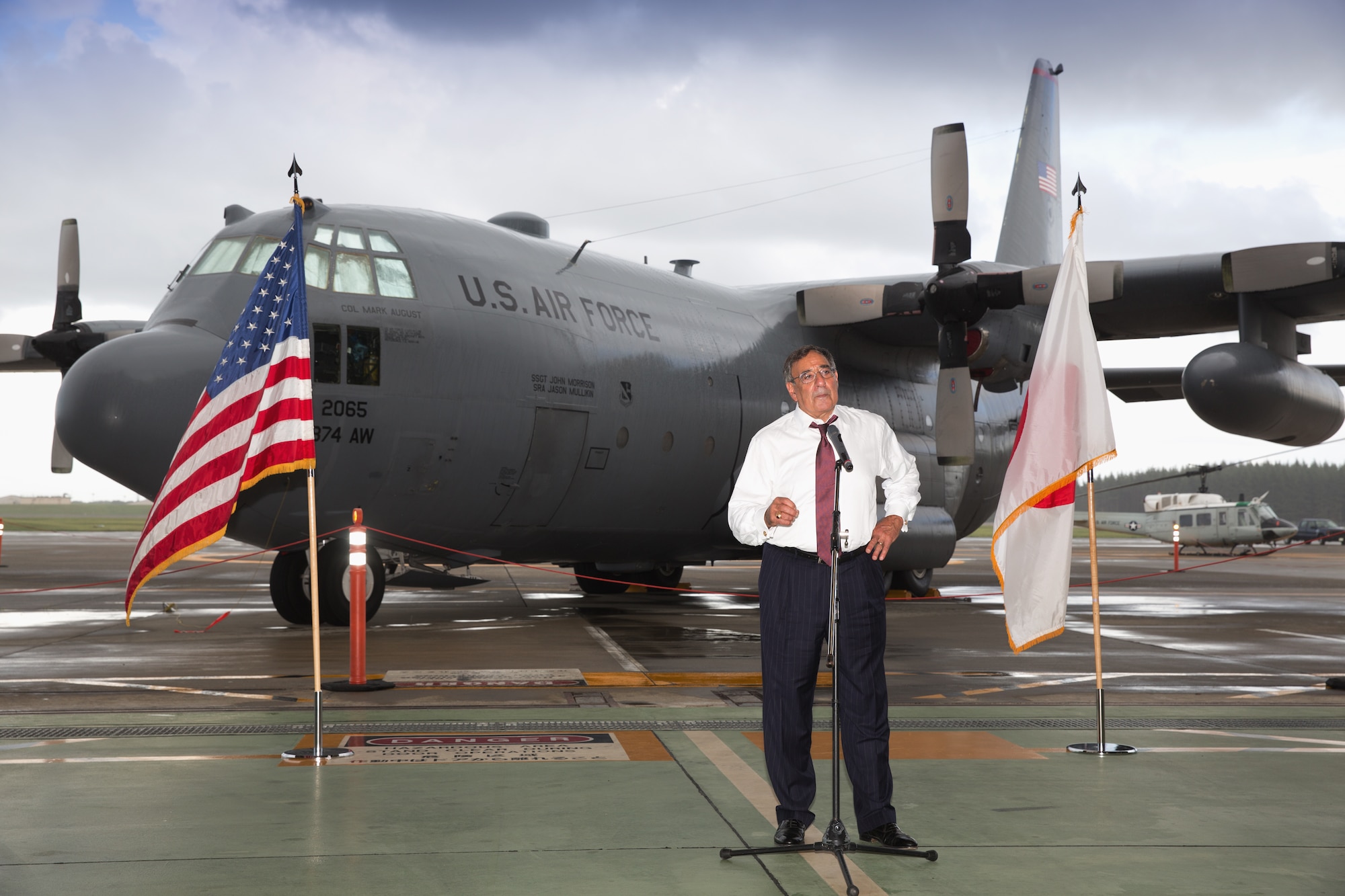 YOKOTA AIR BASE, Japan -- Secretary of Defense Leon E. Panetta discusses current issues facing the U.S. military during his visit to Yokota Air Base, Sept. 17, 2012. Panetta is slated to travel to China and New Zealand following his visit at Yokota. (U.S. Air Force photo by Osakabe Yasuo)