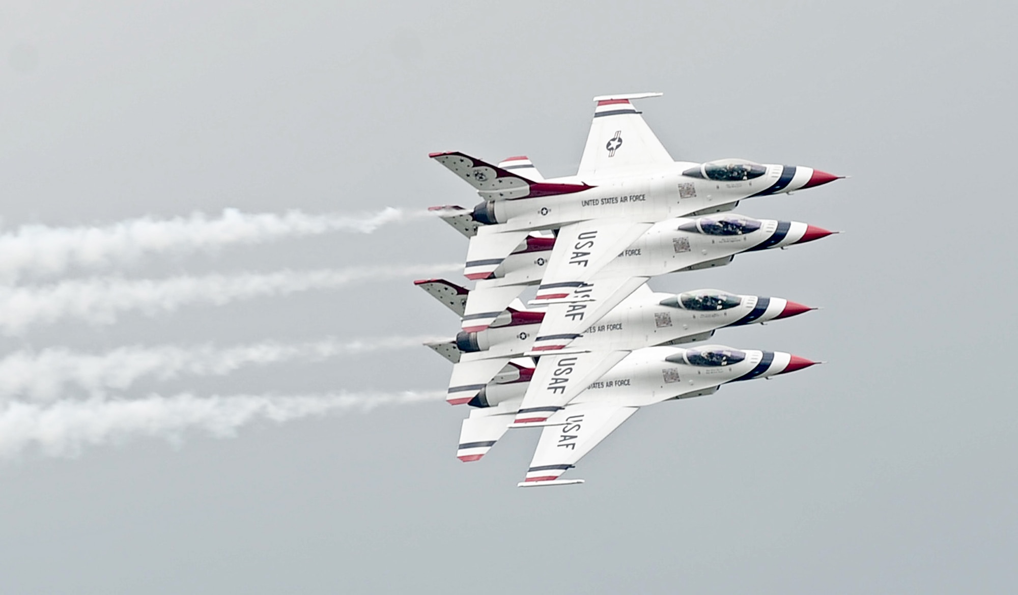 The U.S. Air Force Thunderbirds perform for the crowd during the 2012 Airpower Over the Midwest air show Sept. 16 at Scott Air Force Base, Ill. The air show featured numerous acts including the United States Special Operations Command para-commandos, U.S. Air Force Thunderbirds as well as hands on static airplane displays. (U.S. Air Force photo/ Staff Sgt. Brian J. Valencia)