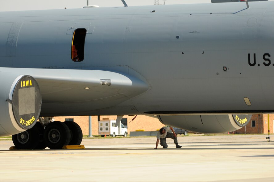 A Crew Chief of the 185th Air Refueling Wing, Sioux City, Iowa, inspects the underside of a KC-135R on 13 September, 2012. (US photo by TSgt Brian Cox)