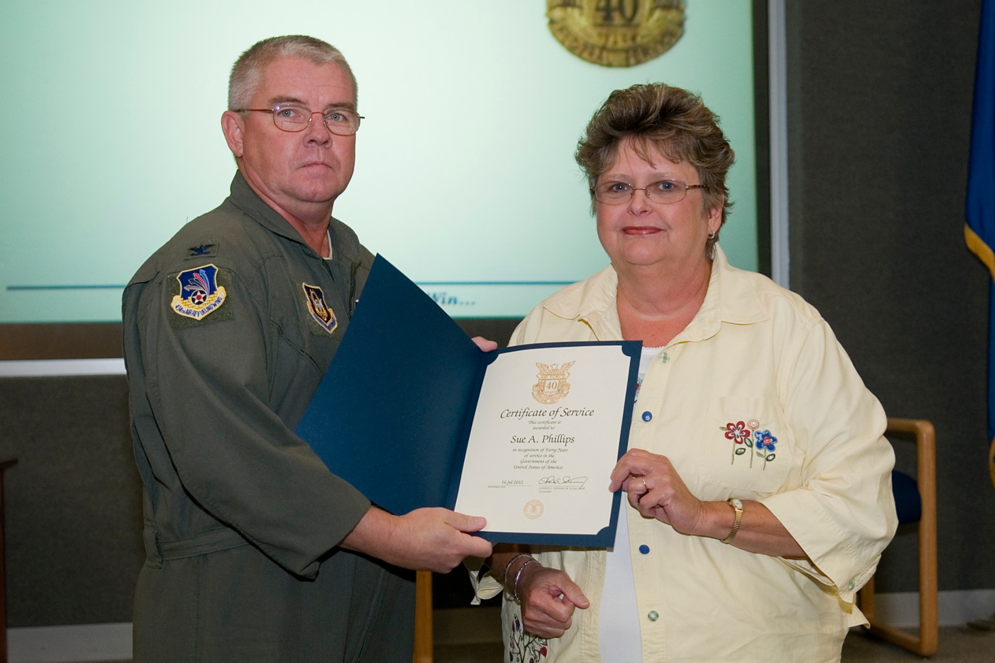 GRISSOM AIR RESERVE BASE, Ind. -- Sue Phillips, 434th Mission Support Group budget analyst, receives a 40-year government service recognition award from Col. Don Buckley, 434th Air Refueling Wing commander, during a civilian commander's call here Sept. 13. Phillips was the only civilian to receive the 40-year recognition award during the civilian commander's call. (U.S. Air Force photo/Staff Sgt Ben Mota)