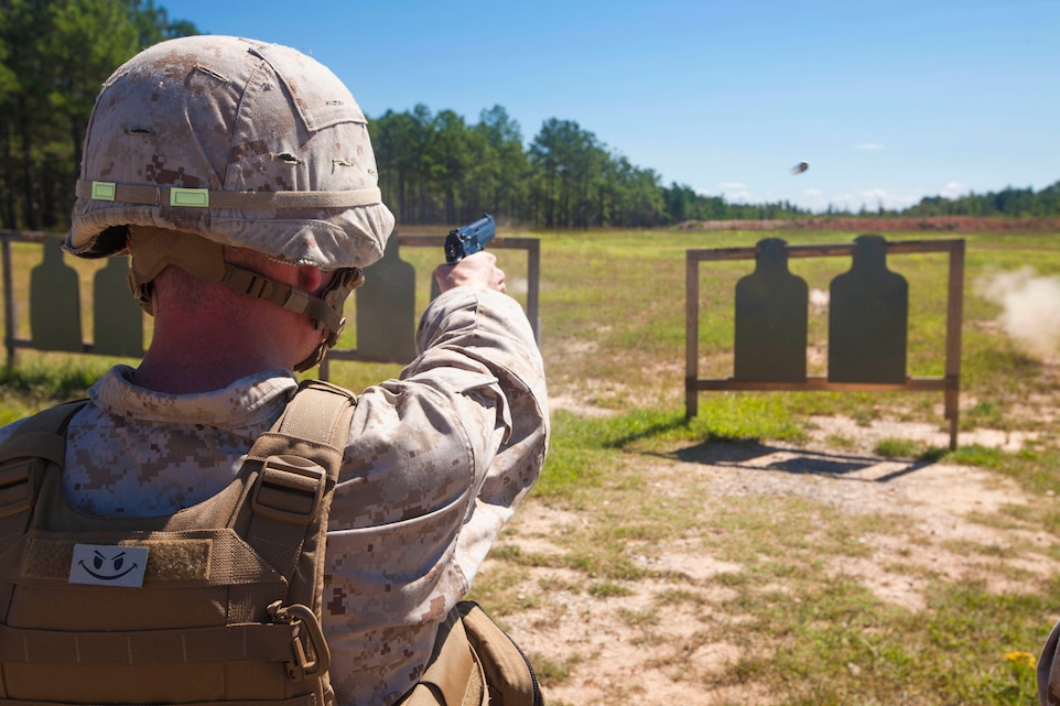 Command element trains in pistol skills > United States Marine Corps ...