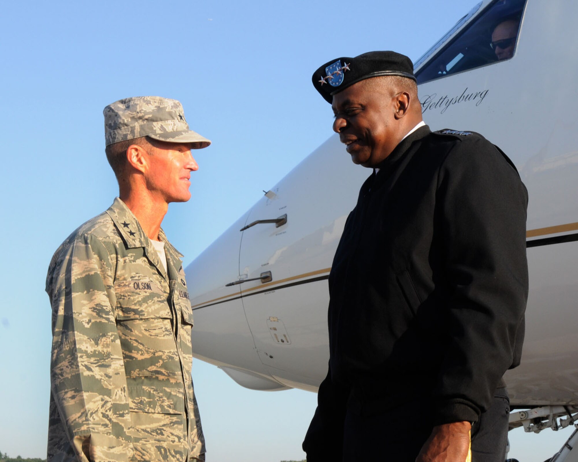 HANSCOM AIR FORCE BASE, Mass. – Maj. Gen. Craig S. Olson (left), C3I and Networks program executive officer, greets U.S. Army Gen. Lloyd James Austin III, U.S. Army vice chief of staff, upon his arrival here Sept. 13. Austin visited the area to meet with members of the Home Base Program to learn more about clinical, education and research initiatives. (U.S. Air Force photo by Linda LaBonte Britt)