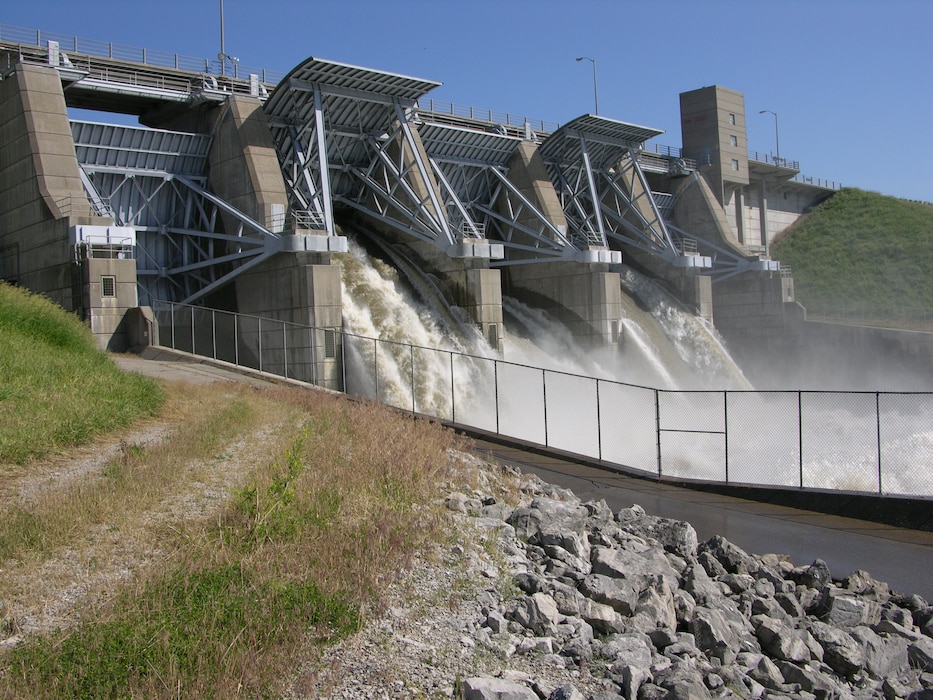 Water flows through the Tainter gates at Lake Red Rock during high water in 2008. The Des Moines River Sustainable Rivers Program is designed to identify environmental flow requirements for the Des Moines River, and develop hypotheses for alternative water management that might establish more natural flow regimes and/or reservoir conditions that enhance multiple benefits within the program area. 