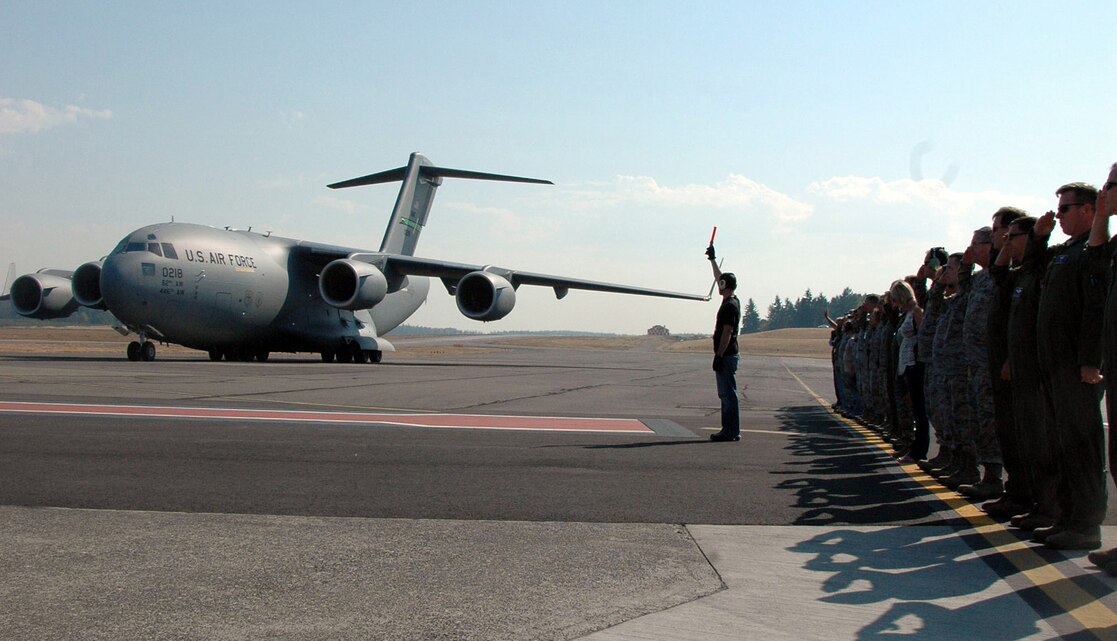 P-218, the newest C-17 to serve at McChord Field, Wash., was delivered Sept. 14 by Col. Bruce Bowers, 446th Airlift Wing commander.The 446th AW is an Air Force Reserve wing here, sharing global airlift missions with the 62nd AW, the aircraft-owning unit. With three C-17 flying squadrons, the 2,300-strong wing provides aircrews and support on a daily basis to execute the Air Force?s global airlift mission. (U.S. Air Force photo by Sandra Pishner)