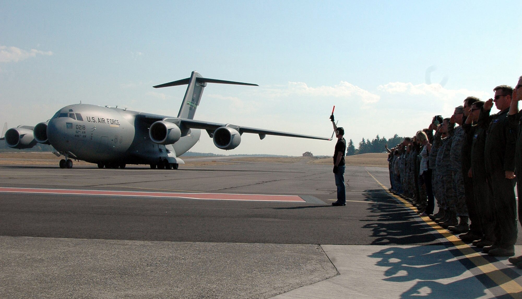 P-218, the newest C-17 to serve at McChord Field, Wash., was delivered Sept. 14 by Col. Bruce Bowers, 446th Airlift Wing commander.
The 446th AW is an Air Force Reserve wing here, sharing global airlift missions with the 62nd AW, the aircraft-owning unit. With three C-17 flying squadrons, the 2,300-strong wing provides aircrews and support on a daily basis to execute the Air Force?s global airlift mission. (U.S. Air Force photo by Sandra Pishner)
