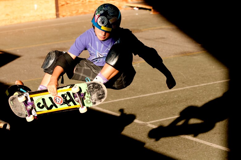 Skateboarders fight stereotypes at skate hangar > 15th Wing > Article