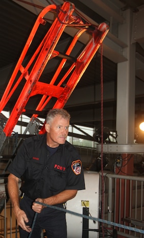 Randall’s Island, NEW YORK – Firefighter and instructor with the New York City Fire Department, Dave Raynor, sets up the rope systems for the Marines to do high angle rescue training later in the morning. Raynor has been with FDNY for more than 28 years and continuously conducts advanced rope training across the country.