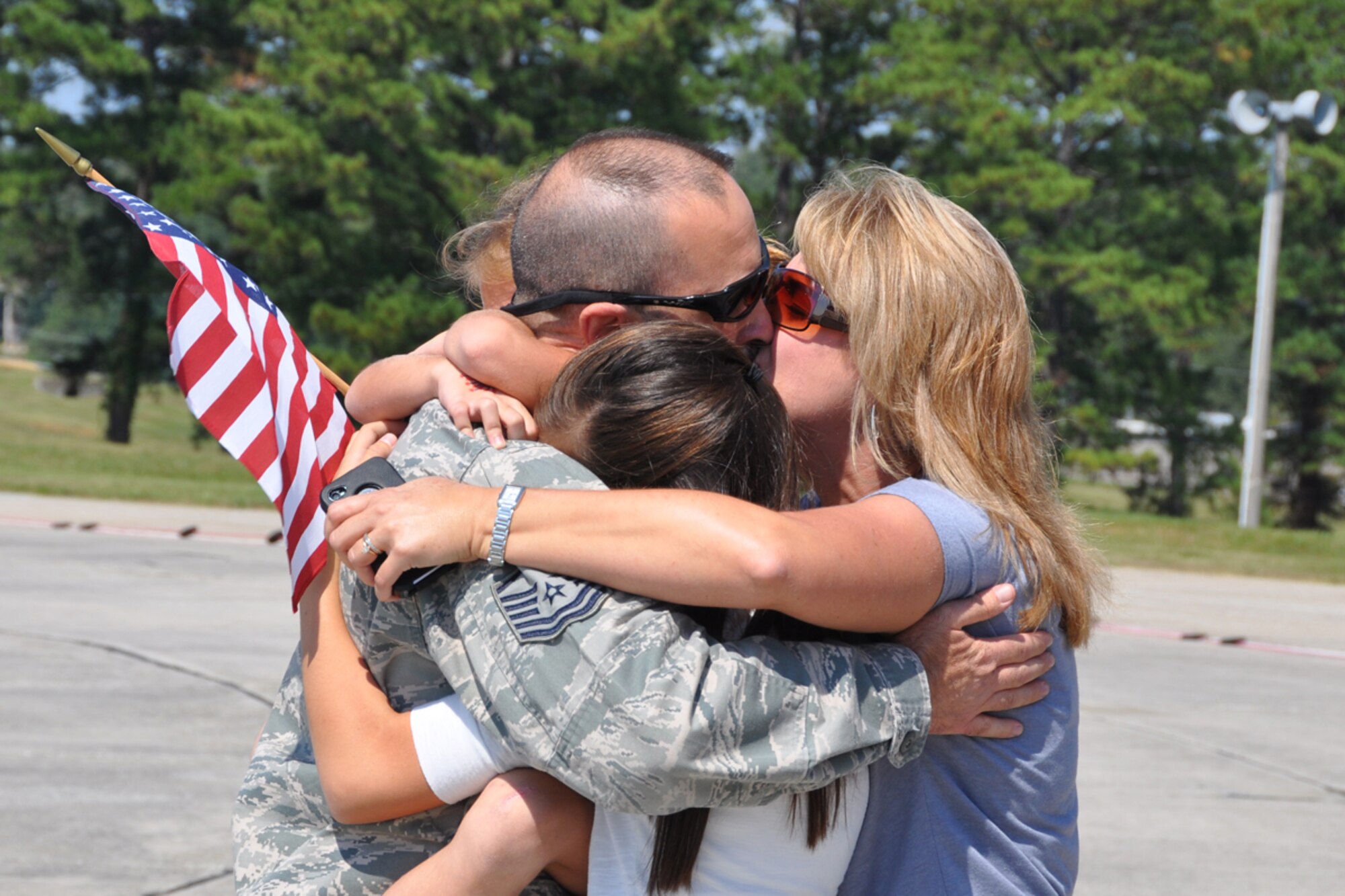 A member of the 94th Airlift Wing is welcomed home by his family during a homecoming ceremony at Dobbins Air Reserve Base Sept. 22. Over 100 Reservists are scheduled to return to Dobbins ARB from the Middle East Sept. 21-24. (U.S. Air Force photo/James Branch)