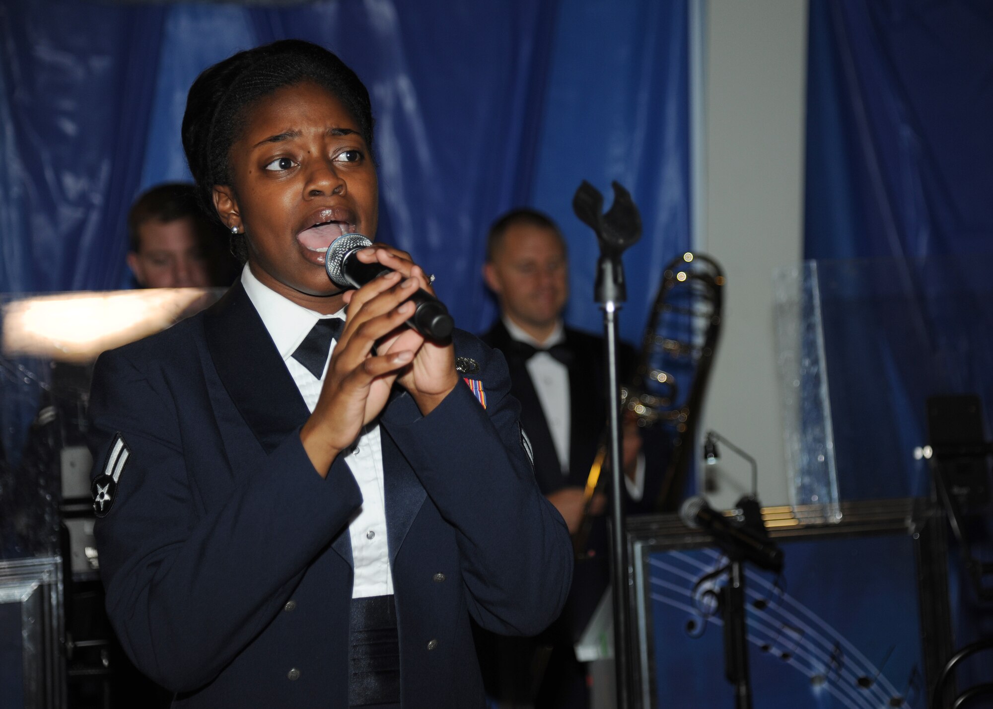 Airman 1st Class Paula Kynard, Heartland of America Band, sings Beyonce’s “Crazy in Love” at the Air Force Ball, Sept. 21, 2012, on Grand Forks Air Force Base, N. D. Kynard is a member of RAPTOR, based out of Offutt Air Force Base, Neb. (U.S. Air Force photo/Airman 1st Class Ashley N. Taylor)