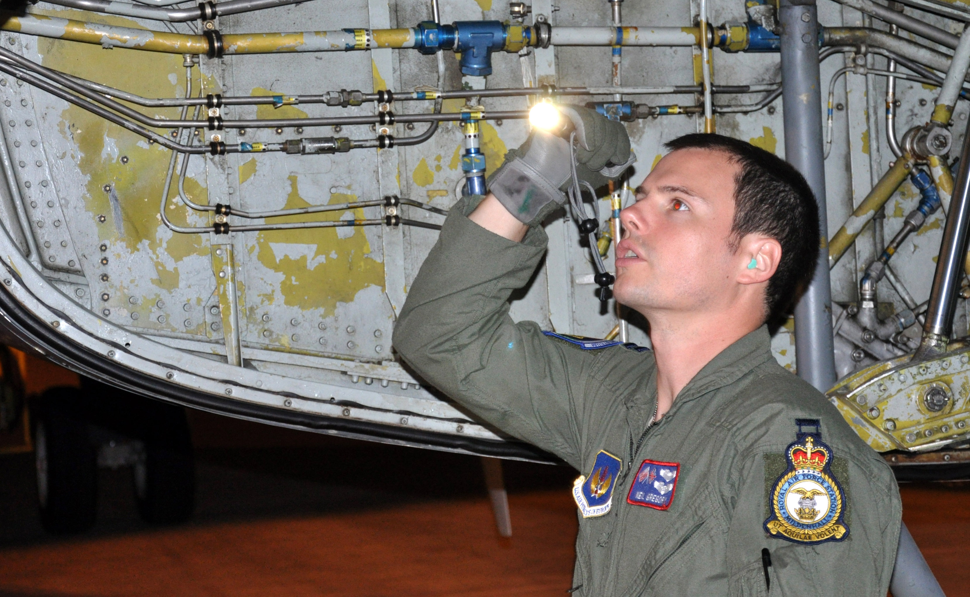 This airplane might remember TaB Cola > Royal Air Force Mildenhall