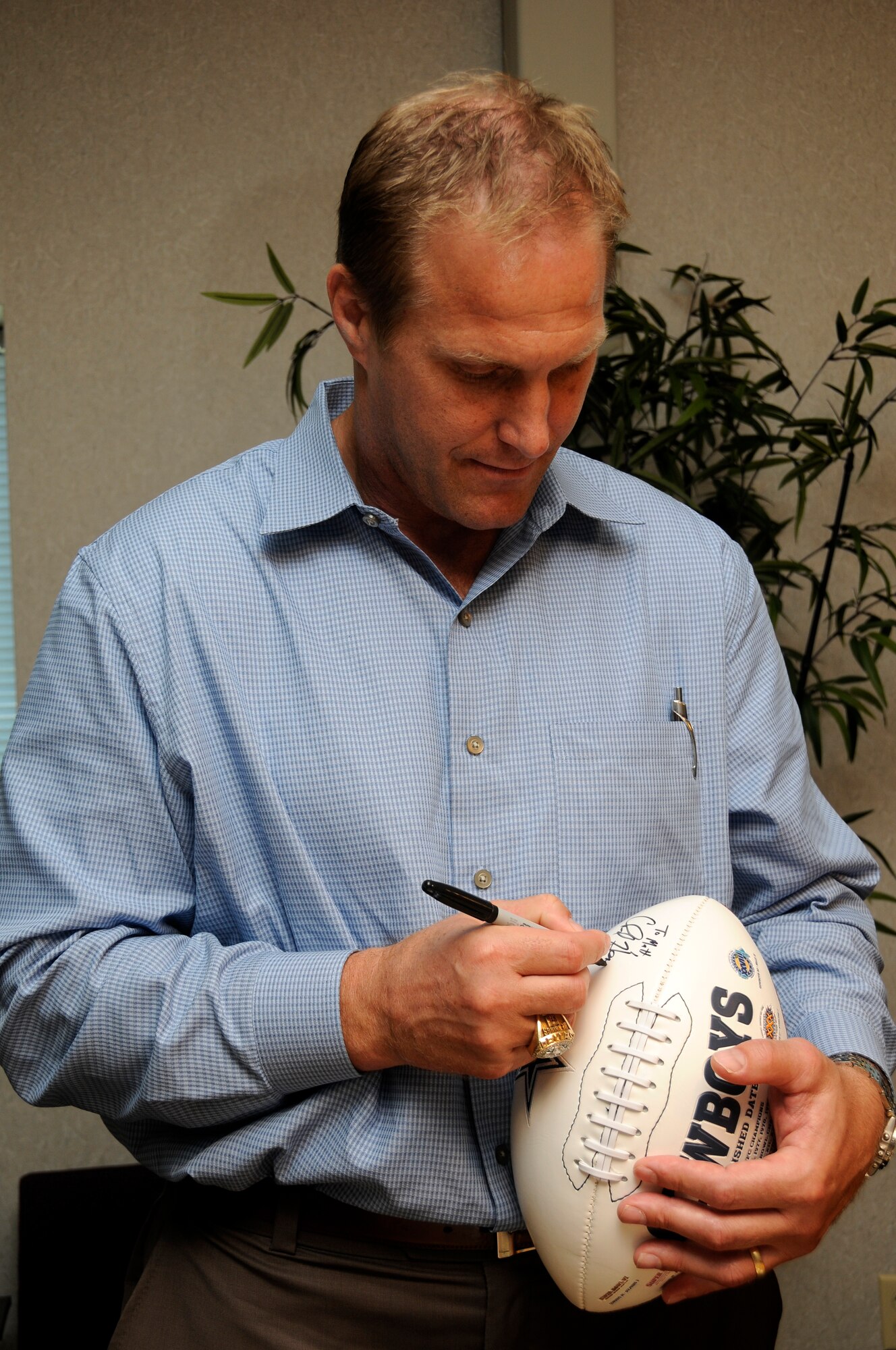 Chad Hennings, former A-10 pilot, Air Force Falcon and three-time Super Bowl champion with the Dallas Cowboys, signs autographs Sept. 8 at the 188th Fighter Wing. Hennings was the 188th Fighter Wing’s keynote speaker for the unit’s Diversity Day program. (National Guard photo by Airman Cody Martin/188th Fighter Wing Public Affairs)