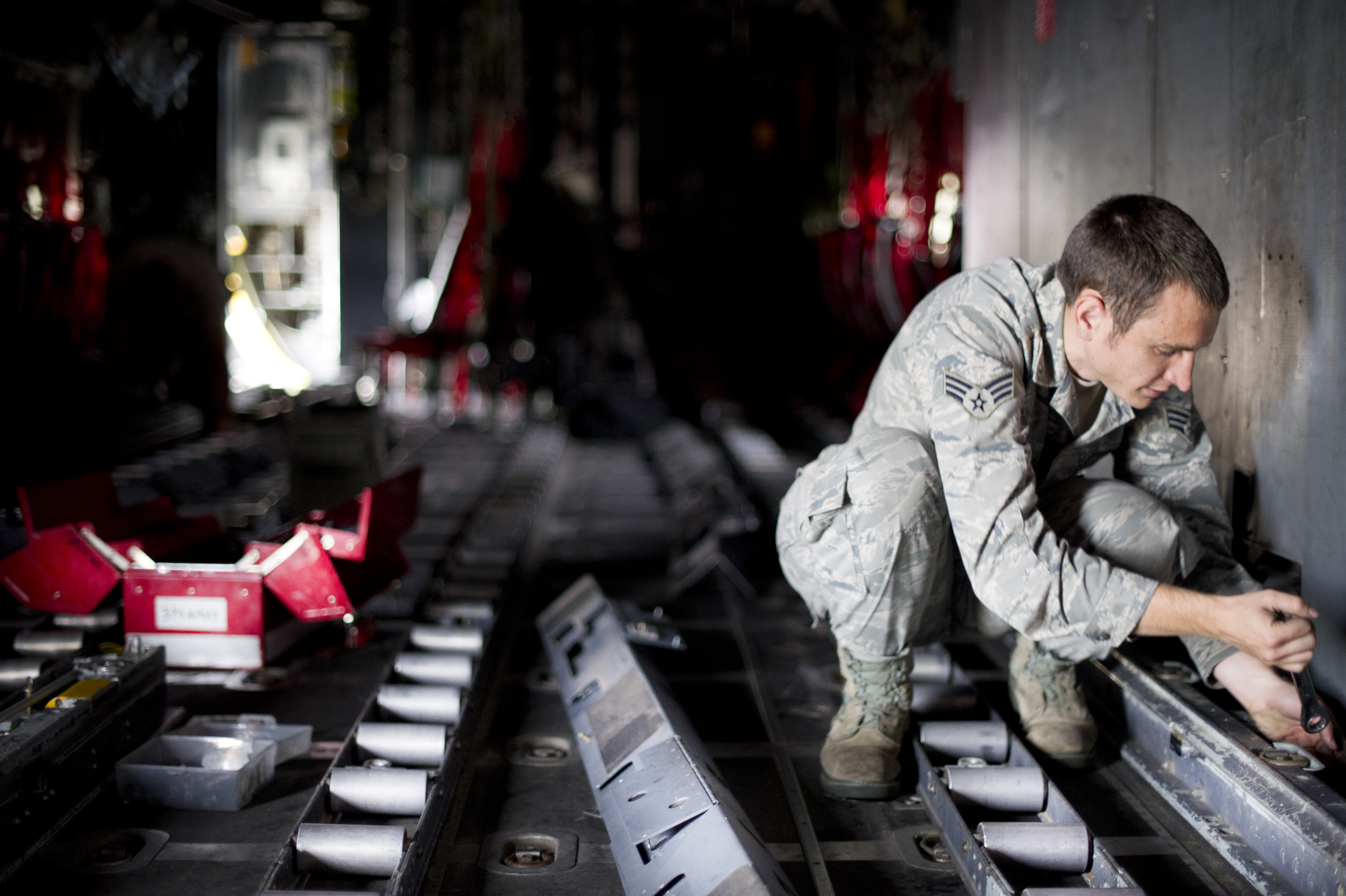 Dual rail flight ensures cargo gets delivered > Pacific Air Forces ...