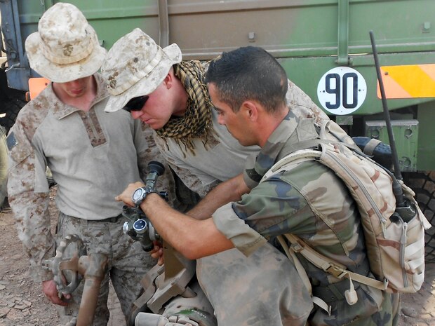 DJIBOUTI (Aug. 27, 2012) – Sergeants Ralph Pfeil and Calvin Headley, both section chiefs with India Battery, Battalion Landing Team 1st Battalion, 2nd Marine Regiment, 24th Marine Expeditionary Unit, discuss the French RT-F1 mortar system with a French artilleryman during bilateral training in Djibouti, Aug. 27, 2012. Both nations spent Aug. 25-27 strengthening alliances and discussing tactics and procedures for the U.S. Marine Corps version of the French mortar, the M-327 120 mm Expeditionary Fire Support System, or EFSS. The 24th MEU, along with the Iwo Jima Amphibious Ready Group, is currently deployed to the U.S. Central Command and 5th Fleet areas of responsibility serving as a theater reserve providing support for maritime security operations and theater security cooperation efforts. (Courtesy photo by U.S. Marine Corps)