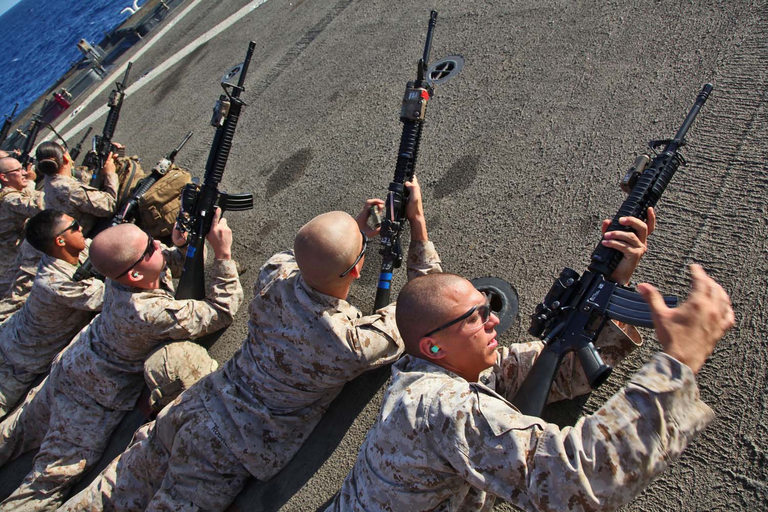 CLB-15 calibrates rifles at sea > 15th Marine Expeditionary Unit > 15th