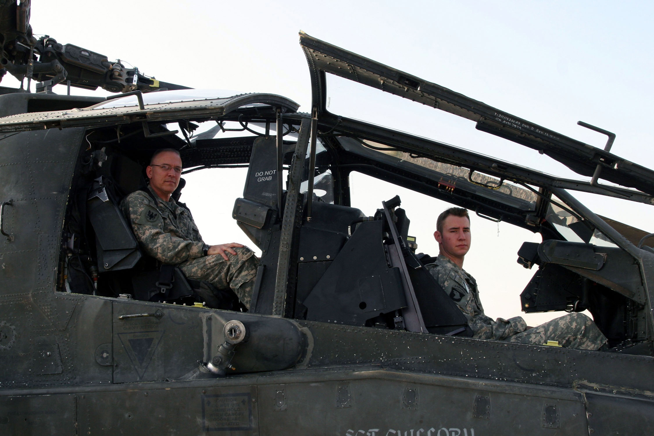 Apache Pilots Save Critically-Wounded Soldier With Unorthodox Evacuation >  National Guard > Article View