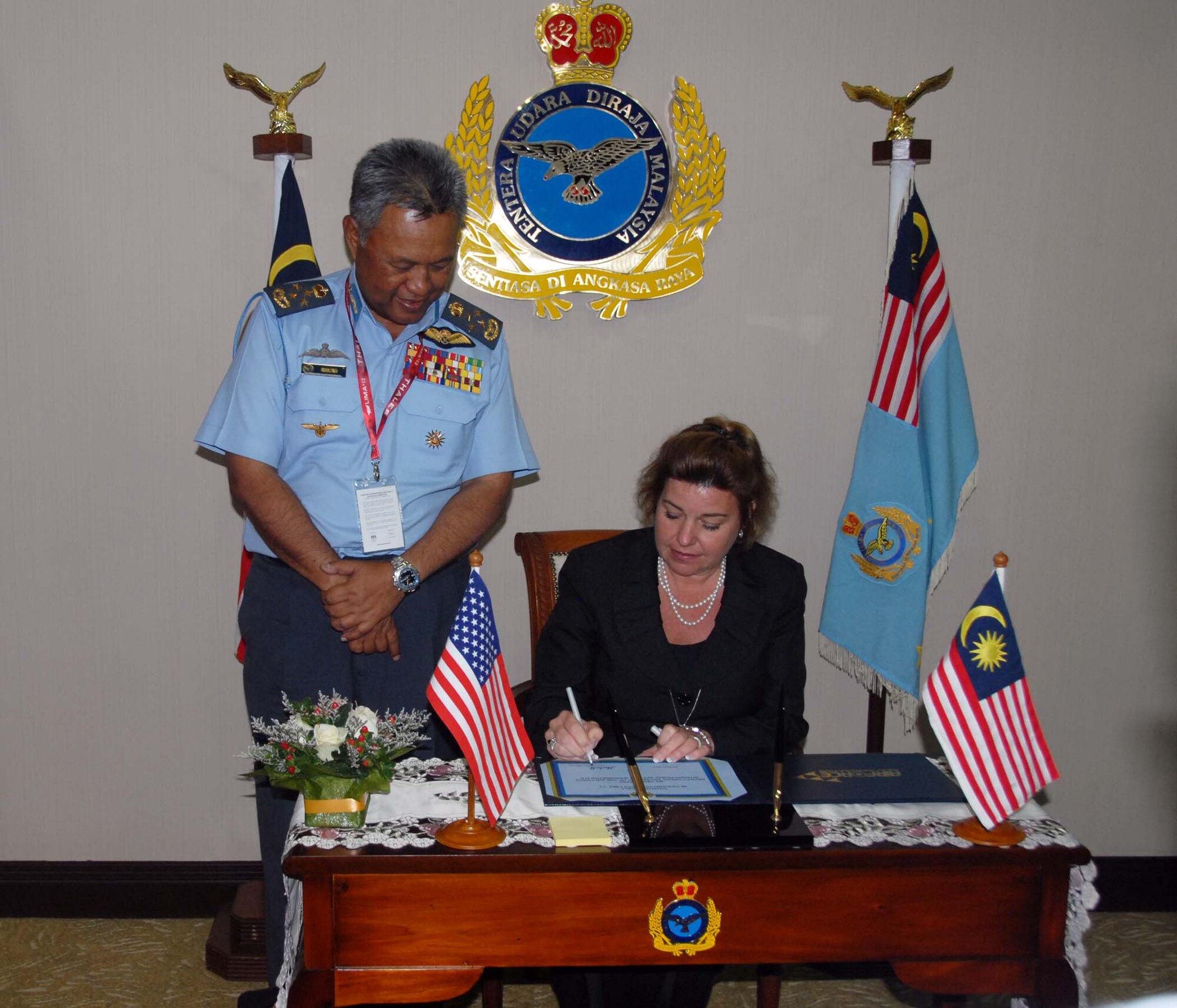 Ms. Heidi H. Grant, U.S. Deputy Under Secretary of the Air Force for International Affairs, signs the guestbook of General Tan Sri Dato’ Sri Rodzali Bin Daud, Chief of Royal Malaysian Air Force during the 2013 Langkawi International Maritime and Aerospace Exhibition (LIMA 13) March 27, 2013 at Langkawi, Malaysia. Joint personnel and aircraft of the U.S. Air Force and U.S. Navy are supporting the 4-day exhibition and aerial demonstrations March 26-30. Events such as LIMA 13 help contribute to increased understanding and interoperability which supports region stability and security throughout the Indo-Asia-Pacific Region. (U.S. Navy photo/Mass Communication Specialist 1st Class Alfredo Rosado)  