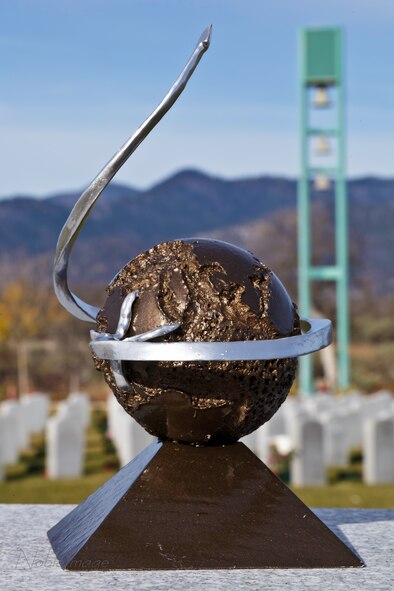 A new Air Force memorial is planned for the Northern California Veterans Cemetery in Igo, Calif.  When built, it will include a bronze globe that is 6 feet in diameter, resting atop a 3-foot-high pyramid with an 8-foot-square base.  Encircling the globe and thrusting 6 to 8 feet upward will be an aluminum contrail or aircraft path ending in a deltoid-shaped aerospace vehicle. (Courtesy photo)