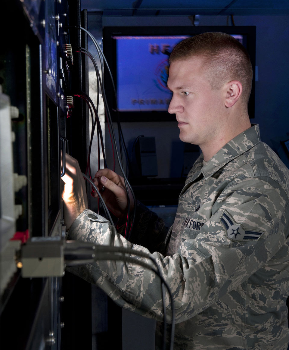 Andrews communications Airmen have global mission > Air Force 