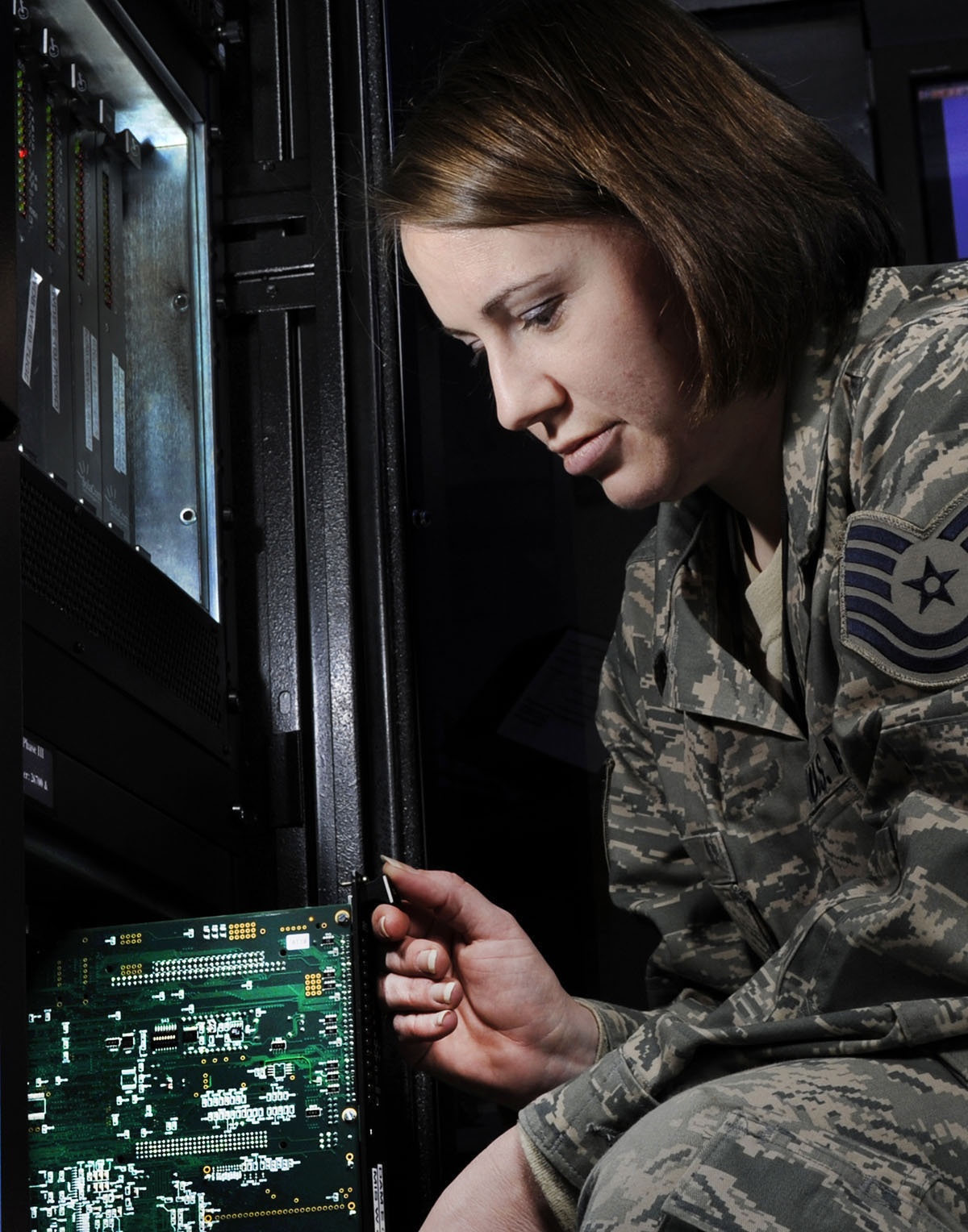 Andrews communications Airmen have global mission > Air Force > Article