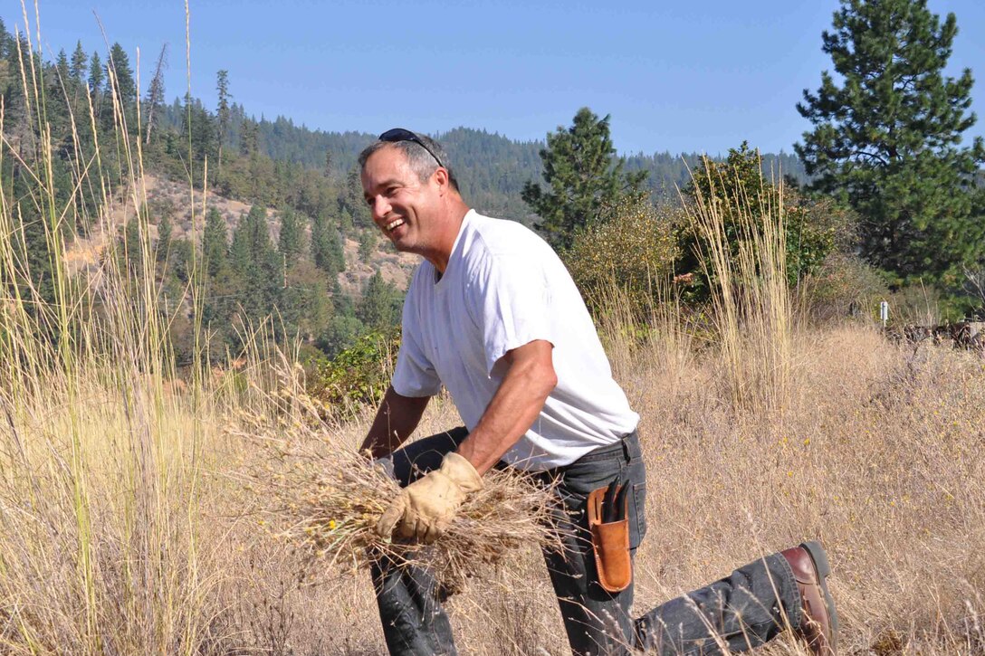 Upper Rogue Watershed Association Director Pete Mazzini is always supportive of his diverse network of groups and partners and attends nearly every event.  Here he gets his hands dirty pulling Southern Oregon’s primary invasive weed threat, star thistle.