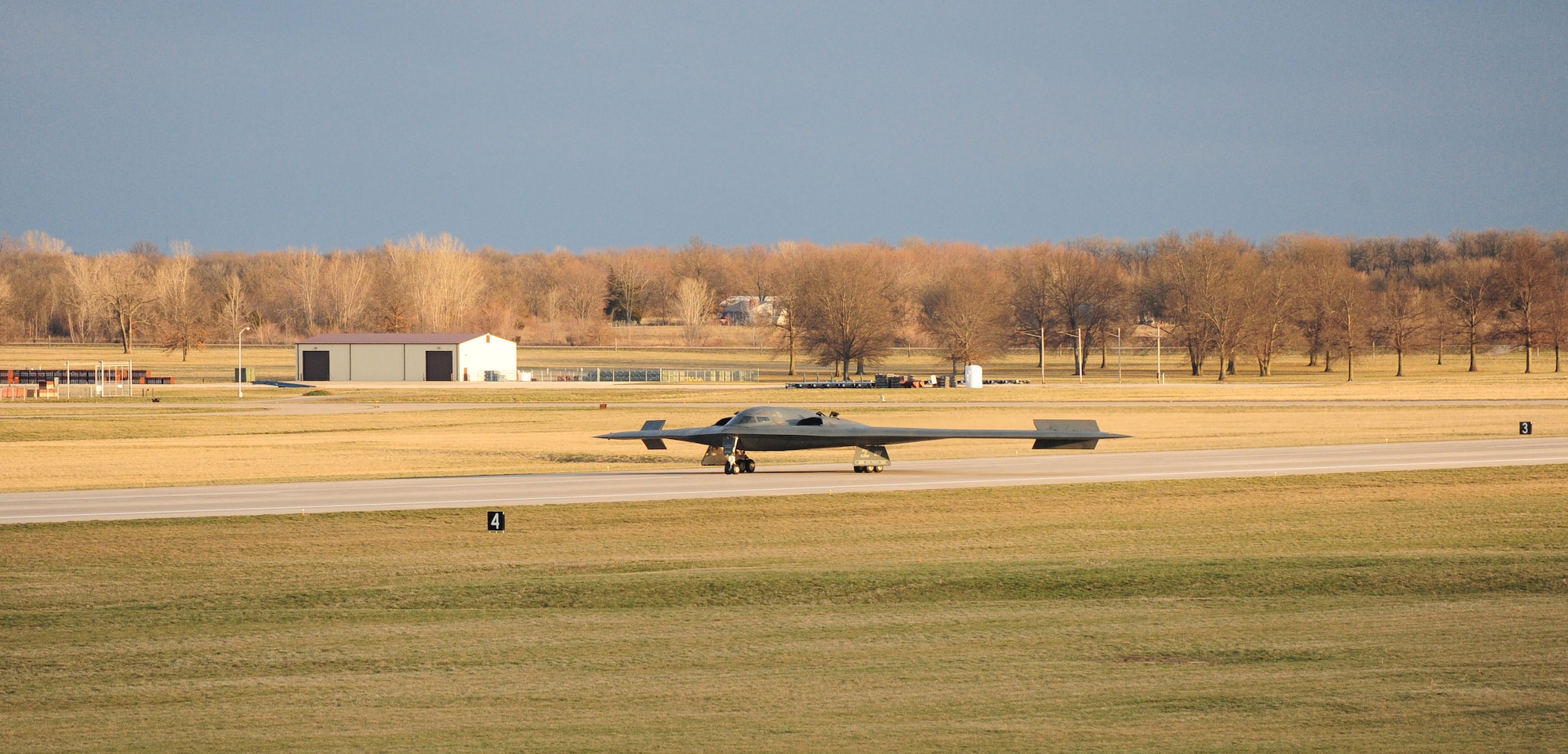 The “Spirit of Florida,” a B-2 Spirit from the 509th Bomb Wing lands on the runway after completing 7,000 flight hours at Whiteman Air Force Base, Mo. April 1, 2013. The B-2 Spirit is a multi-role bomber capable of delivering both conventional and nuclear munitions. (U.S. Air Force photo by Staff Sgt. Nick Wilson/Released)