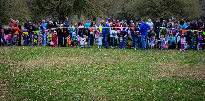 Parents and children line up for the Egg Hunt during the annual Easter Event March 30, 2013, at Marrington Plantation on Joint Base Charleston – Weapons Station, S.C. More than 500 participants attended this year’s event, according to Robert Veronee, JB Charleston – Weapons Station Youth Center coordinator. (U.S. Air Force photo/Staff Sgt. Anthony Hyatt)
