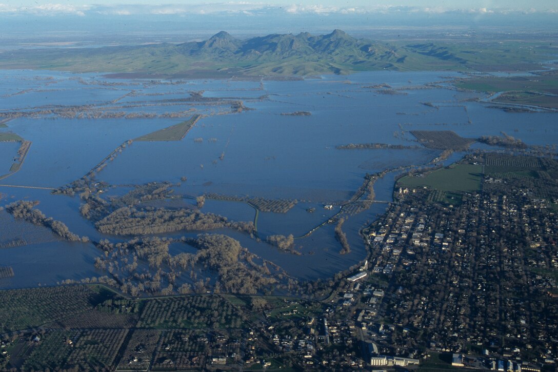 Flooding near the Sutter Buttes, Calif., in 1997. 