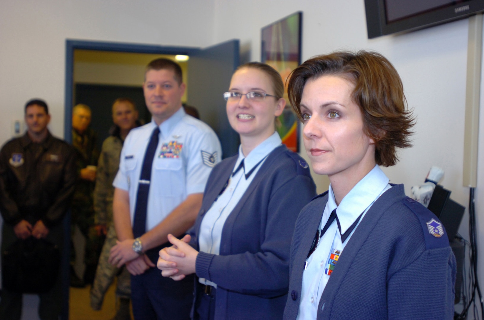 Master Sgt. Dana Togliatti (right) speaks with Air National Guard leaders at Mansfield Air National Guard Base, Ohio, Dec. 6 during a unit visit by Air Guard Director Lt. Gen. Craig McKinley.