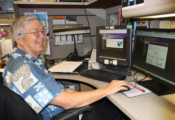 Thomas Mun, who is an electrical engineer at the Pacific Ocean Division, U.S. Army Corps of Engineers, logs on to the eCybermission website.  Mun was a volunteer virtual judge for the 2012/2013 eCybermission program competition.  The U.S. Army-sponsored program is designed to share the importance of science, technology, engineering and mathematics (STEM) education with America's youth--tomorrow's leaders. Mun evaluated 65 student projects, helping students understand real-life application of STEM fields.