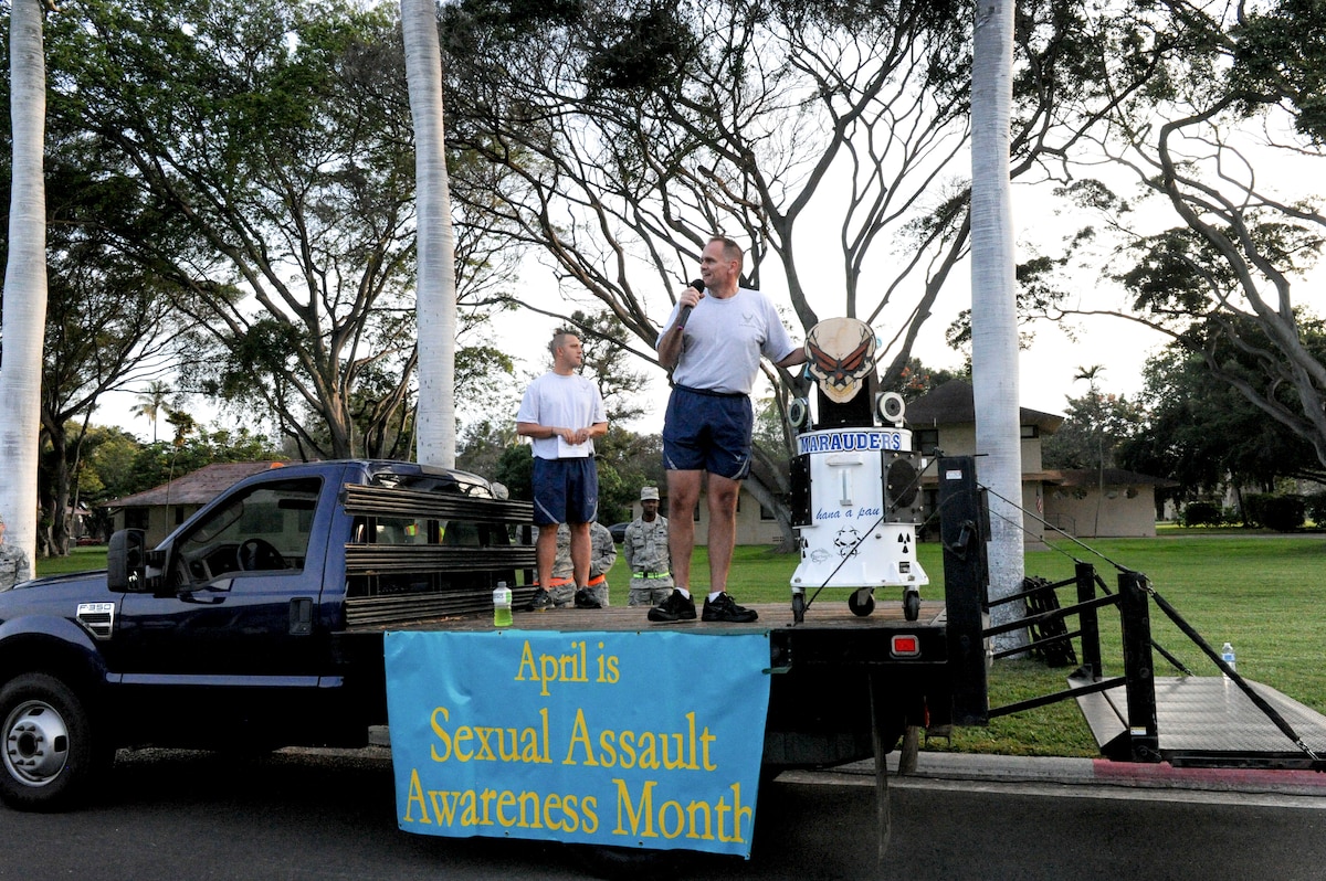 Wing run highlights Sexual Assault Awareness Month > 15th Wing > Article  Display