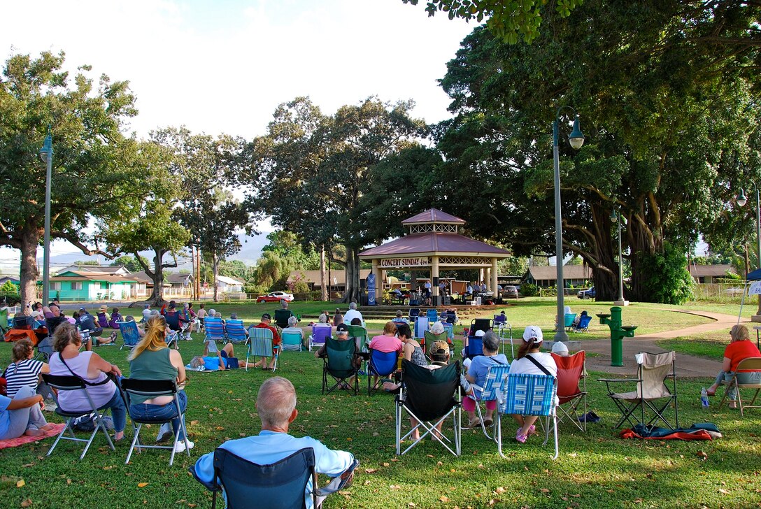 7 April 2013: Many jazz fanatics come out to the Sunday concert to watch "Papana" perform at the bandstand. 