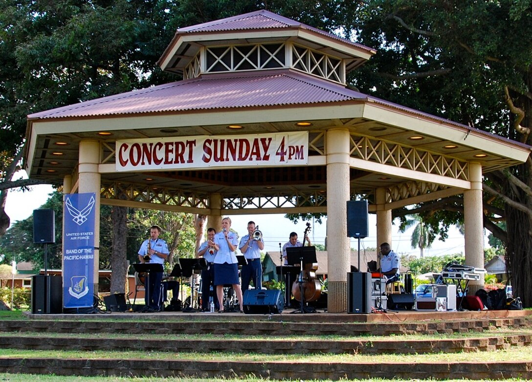 7 April 2013: MSgt Lara Murdzia makes her "Papana" debut during the Bandstand Concerts series!