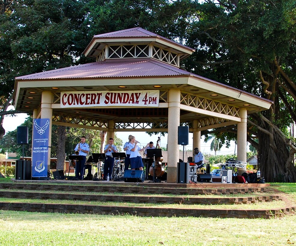 7 April 2013: MSgt Lara Murdzia makes her "Papana" debut during the Bandstand Concerts series!
