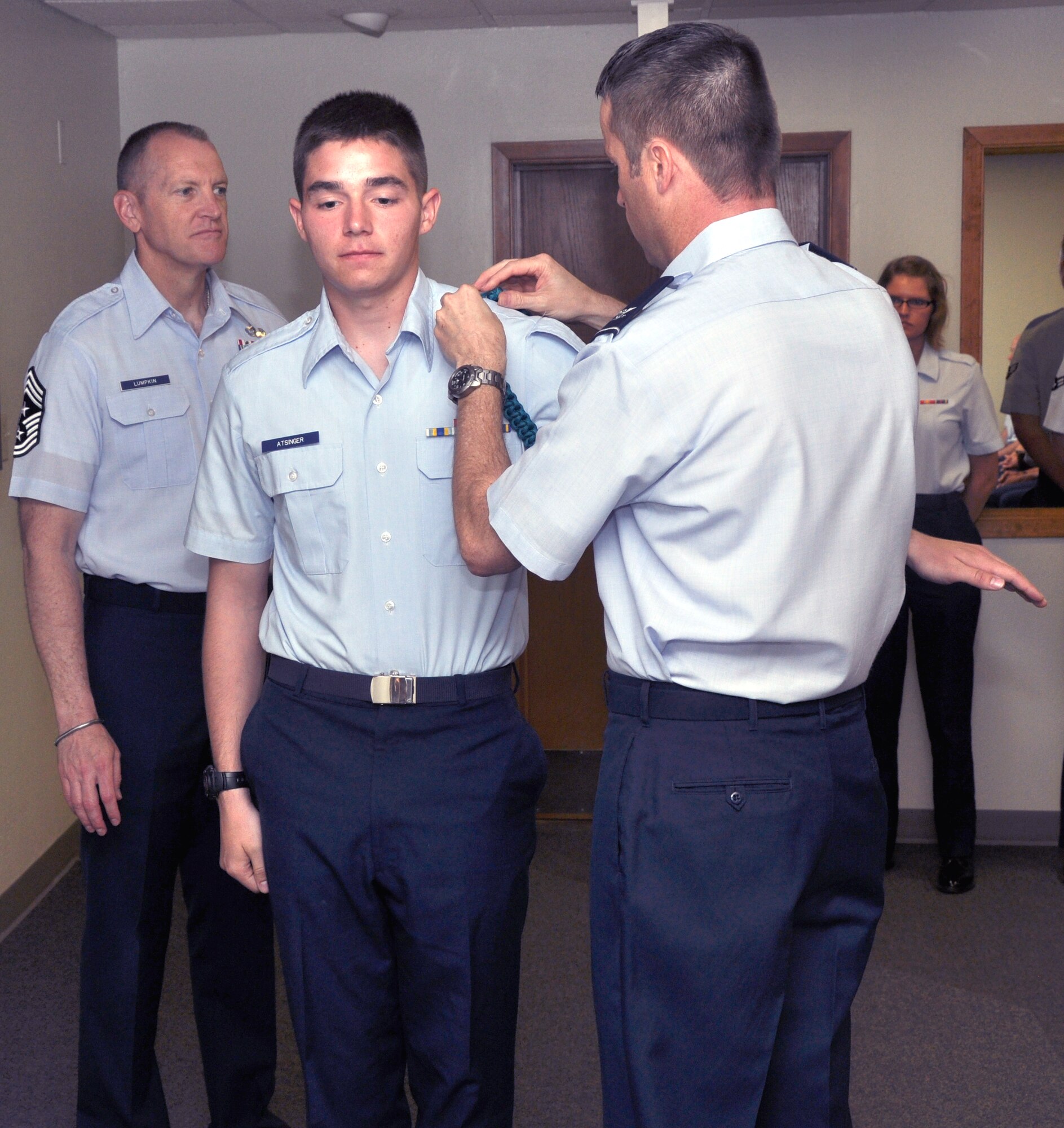 GOODFELLOW AIR FORCE BASE, Texas – Col. Thomas Schmidt, 17th Training Wing Vice Commander, attaches Airman Johnathan Atsinger’s, 315th Training Squadron student, teal rope at the Professional Development Center, here, April 8. The teal ropes represent Students Against Sexual Assault and Harassment. (U.S. Air Force photo/ Airman 1st Class Joshua Edwards)