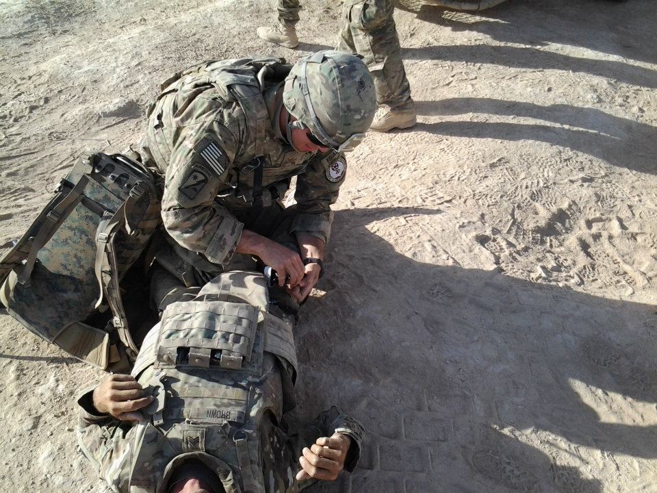 信頼も高い under courage for medal receives medic AF fire Force Air > トップス