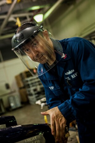 Petty Officer 2nd Class Sean Killip, Navy Munitions Command Unit Charleston machinist’s mate, installs a training MK32 Arming Device into a MK63 QUICKSTRIKE mine during a bi-annual Mine Readiness Certification April 1, 2013, at Joint Base Charleston – Weapons Station, S.C. (U.S. Air Force photo / Senior Airman Dennis Sloan)