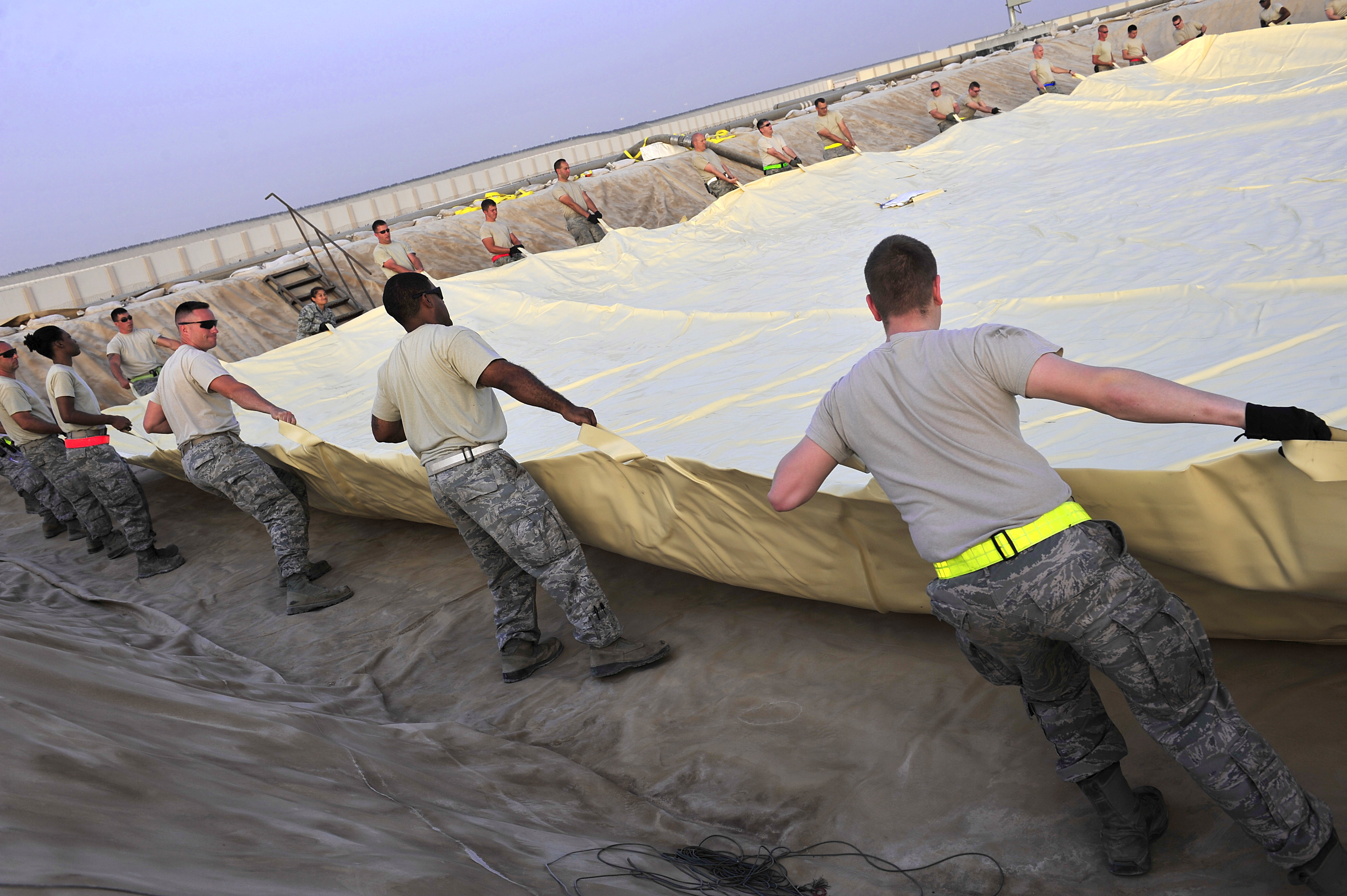 Deployed Airmen scramble to replace 200,000 gallon fuel bladder > U.S
