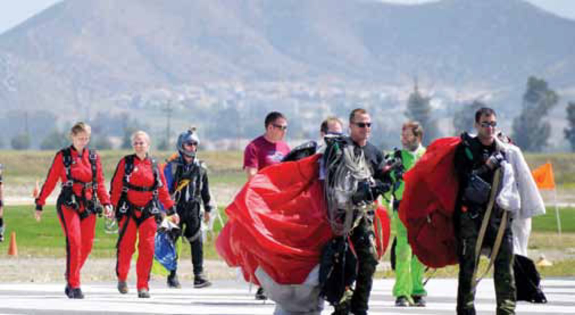 Master Sgt. Kelly Lundgrin, left, and Maj. Amber Marcella chat after their tandem jump with The SkyHawks, the Canadian Army’s premier parachute demonstration team, April 2. (U.S. Air Force photo by Darnell Gardner)