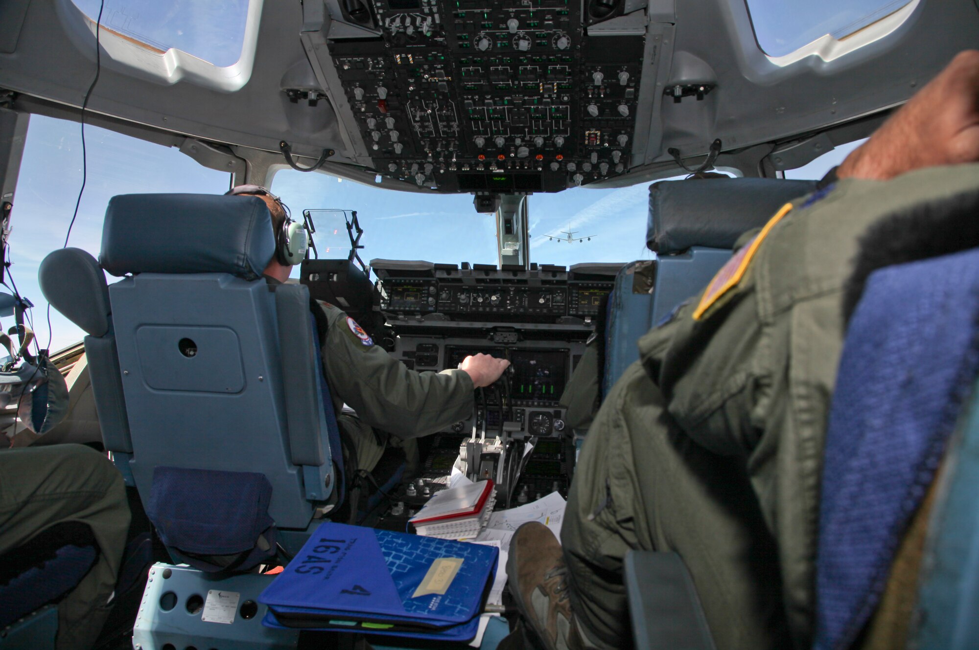 Maj. Mike Parker, a pilot with the 701st Airlift Squadron here at Joint Base Charleston, S.C., maneuvers his C-17 Globemaster III into position during an aerial refueling today during a training mission. The mission, named Exercise Furious Moose, was a joint total-force effort between JB Charleston’s active duty airmen of 437th Airlift Wing and the Reserve airmen of the 315th Airlift Wing, which included completing a variety of mission readiness training objectives for aircrews, maintenance and support crews. (U.S. Air Force photo by Staff Sgt. Rashard Coaxum/released)