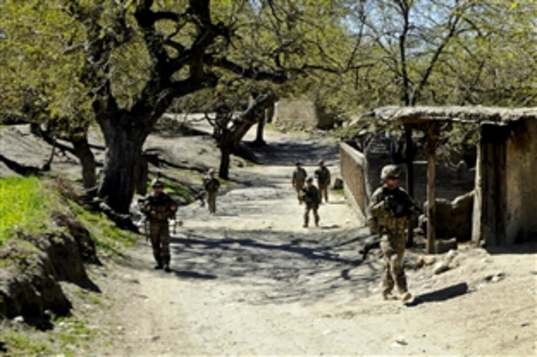 U.S. soldiers conduct a patrol through a local bazaar in the Khogyani district of Afghanistan’s Nangarhar province, March 30, 2013.