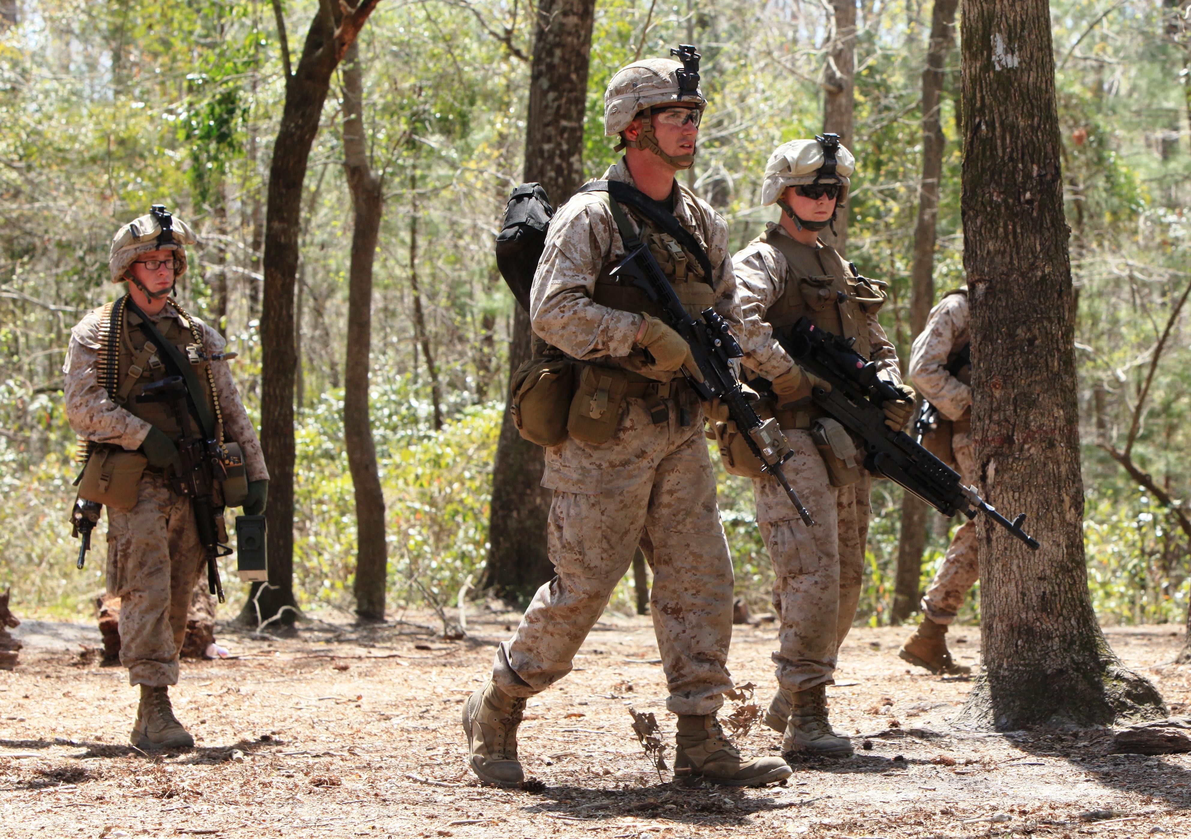 Light Armored Reconnaissance Battalion evaluates squad leaders on live ...