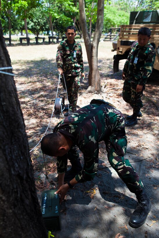 Explosive ordnance technicians with the Philippine Air Force utilize pieces of equipment from the Marine Corps hook and line system to lift an ammunition can from the ground at Clark Field, Philippines, April 10. Filipino and U.S. Marine Corps EOD technicians trained together during exercise Balikatan 2013, an annual bilateral exercise in its 29th iteration that is aimed at ensuring interoperability of the Philippine and U.S. militaries during planning, contingency and humanitarian assistance operations. 