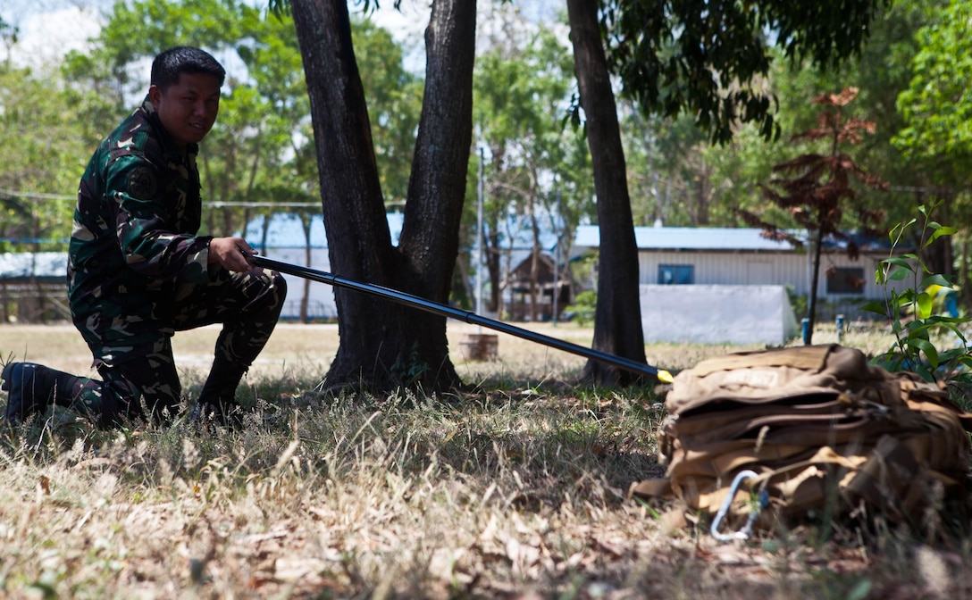 Philippine Air Force Staff Sgt. Gerald T. Alamay uses an extension pole to unzip a backpack simulating a potential hazardous item at Clark Field, Republic of the Philippines, April 10. Explosive ordinance technicians with the Philippine Air Force and the U.S. Marine Corps trained together during exercise Balikatan 2013, an annual bilateral exercise in its 29th iteration that is aimed at ensuring interoperability of the Philippine and U.S. militaries during planning, contingency and humanitarian assistance operations. Alamay is an EOD technician with the 772nd Explosive Ordinance Disposal Squadron, 710th Special Operations Wing.
